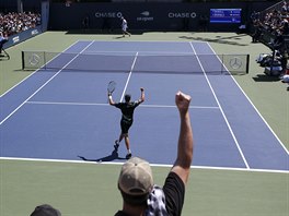 Americk mladk Jenson Brooksby slav postup do 2. kola US Open.
