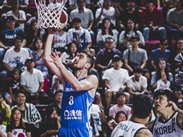 Tom Satoransk v ppravnm utkn eskch basketbalist proti Koreji.