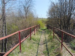Kamenn� obloukov� most nad ���kou Byst�ic� vyu��vaj� m�stn� jako zkratku na...