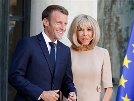 Emmanuel Macron a jeho manelka Brigitte Macronová (Paí, 22. srpna 2019)