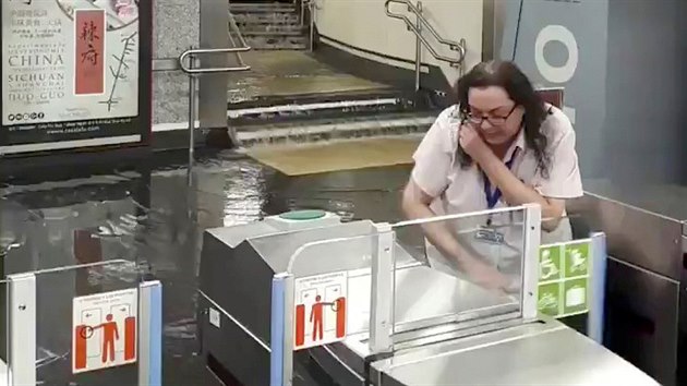 Voda zaplavila nkter stanice madridskho metra. (27. srpna 2019)