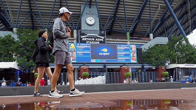 Steden program na US Open komplikuje d隝.