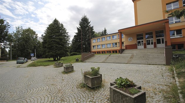 V části Komenského ulice ve Žďáře nad Sázavou, kde jsou dvě školy, bude nově zaveden jednosměrný provoz.