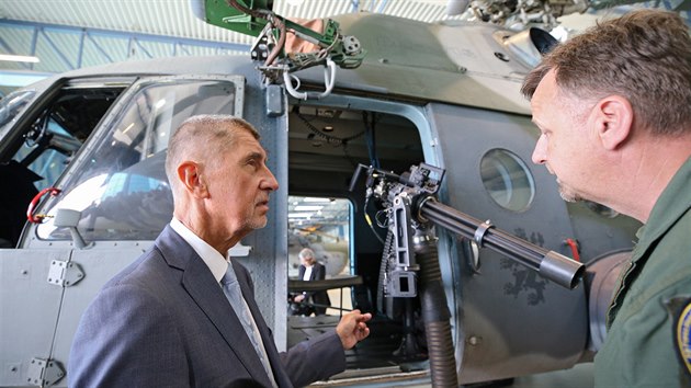 Předseda vlády Andrej Babiš na náměšťské letecké základně slyšel kritiku práce státního podniku LOM Praha, který opravuje vrtulníky. „Je to velice špatná zpráva,“ uvedl premiér po setkání.