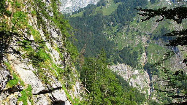 Jeden z mla prhled pi vstupu na heben z Gollingu. V pozad masiv Hoher Gll (2 522 m).