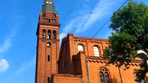 Za pozornost stoj i dal teplick zajmavosti krom kaen. Odsvcen kostel svatho Bartolomje dnes slou jako kavrna.