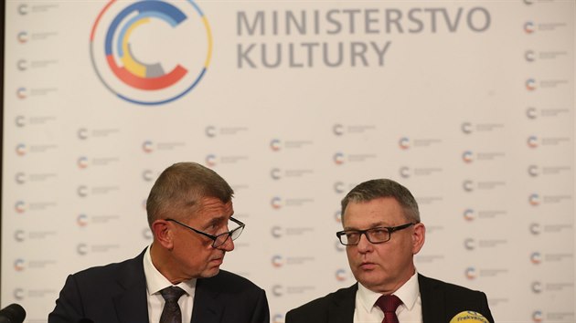 Premiér Andrej Babiš uvedl nového ministra kultury Lubomíra Zaorálka do úřadu. (27. srpna 2019)