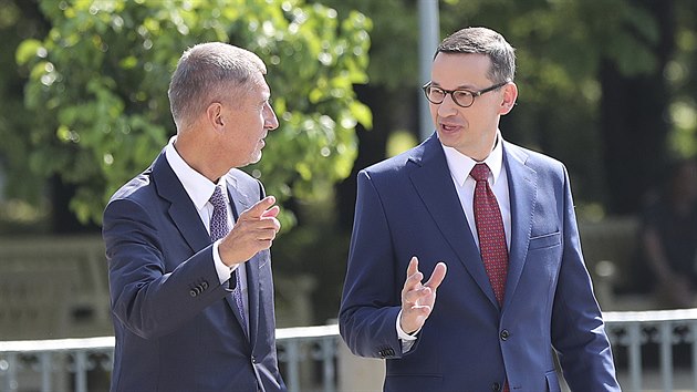 Polsk premir Mateusz Morawiecki jednal s eskm protjkem Andrejem Babiem. (28. srpna 2019)