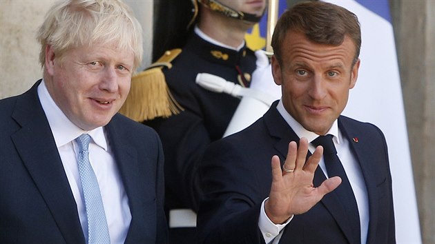 Macron a Johnson po ukonen schzky v Elysee palace. (22. srpna 2019)