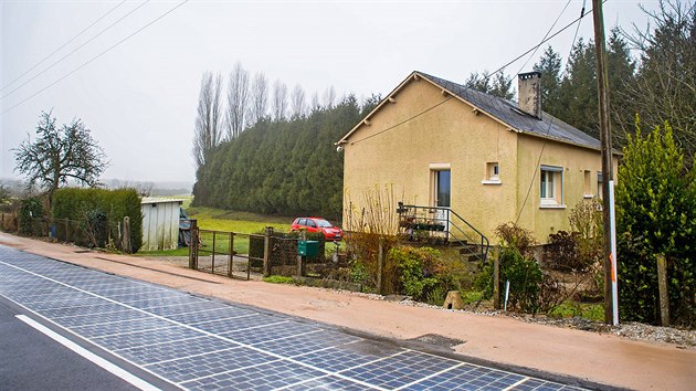 Solární silnice v západofrancouzském Tourouvre.