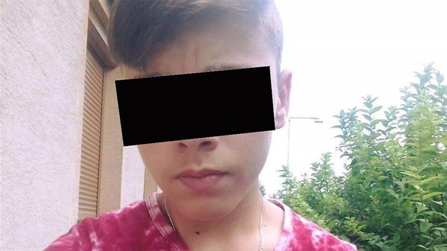 Útočníkem ze znojemského nádraží je sedmnáctiletý Vladimír. Své oběti dal i nebezpečnou „hlavičku“.