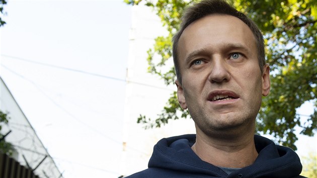 Rusk opozin vdce Alexej Navalnyj opustil po 30 dnech vzen, kam byl odsouzen za vzvy k asti na nepovolen demonstraci proti vylouen opozice z voleb do zastupitelstva Moskvy. (23. srpna 2019)