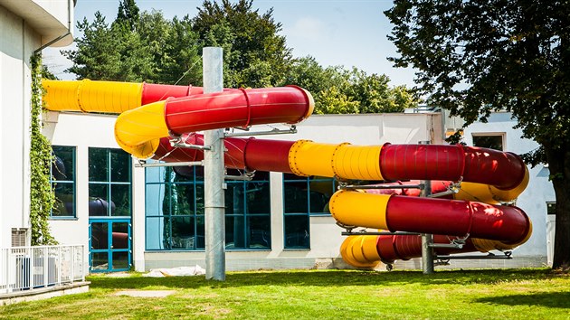 Do plaveckho stadionu v Budjovicch se po pravideln letn odstvce brzy vrt plavci. Konen se dokaj i zprovoznn toboganu, kter bude o nkolik metr del. (srpen 2019)