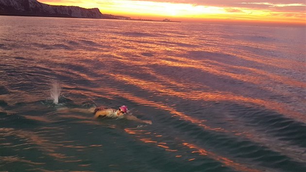 Handicapovaná plavkyně Markéta Pechová začíná svůj pokus o přeplavání kanálu La Manche (25. 8. 2019).