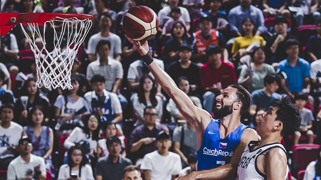 Vojtch Hruban v ppravnm utkn eskch basketbalist proti Koreji.