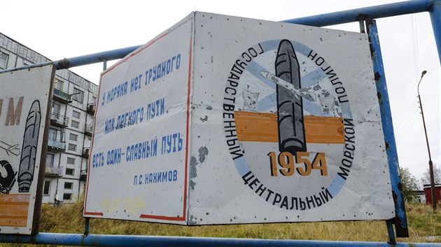 Plakt v rusk vesnici onoksa, kter pipomn, e jde o oblast, kde se provdj raketov zkouky. (7. jna 2018)