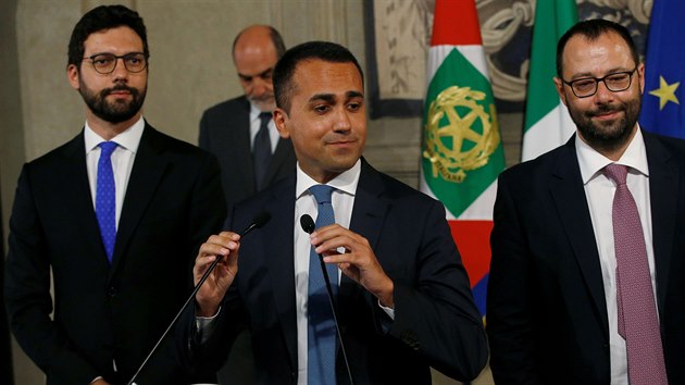 Ldr Hnut pti hvzd Luigi di Maio ped novini po schzce s italskm prezidentem v m. (28. srpna 2019)