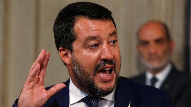 Matteo Salvini ped novini po schzce s prezidentem Sergiem Mattarellou v m (28. srpna 2019)