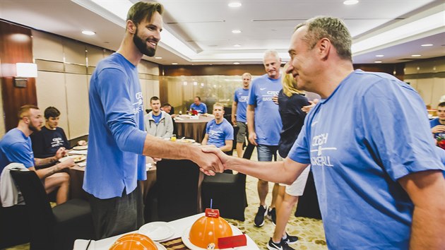 Oslava narozenin eskch basketbalist Vojtcha Hrubana a Patrika Audy