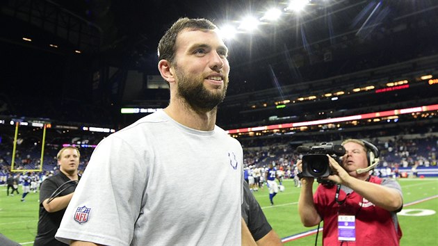 Andrew Luck v poslednch letech zpasm Indianapolis Colts jen pihlel.