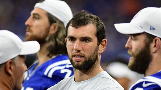 Andrew Luck v poslednch letech zpasm Indianapolis Colts asto jen pihlel.