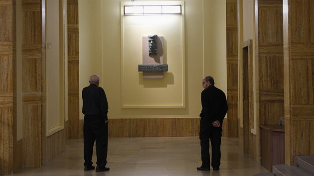 Do budovy jablonecké radnice se vrátil její architekt Karl Winter. Tentokrát v podobě pamětní desky s jeho bustou.