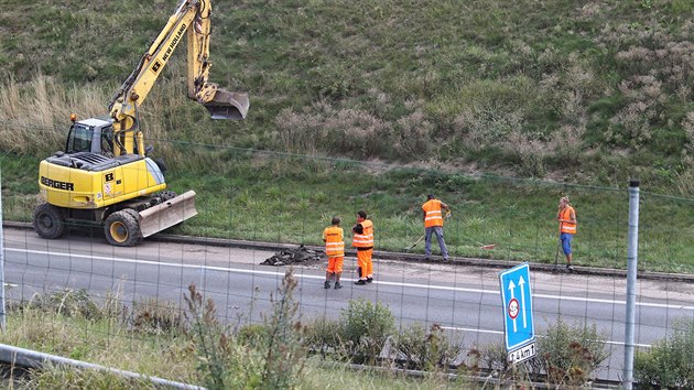 Silnii zaali opravovat povrch dlninho obchvatu Plzn na D5 mezi ernicemi a Ejpovicemi. (27. 8. 2019)