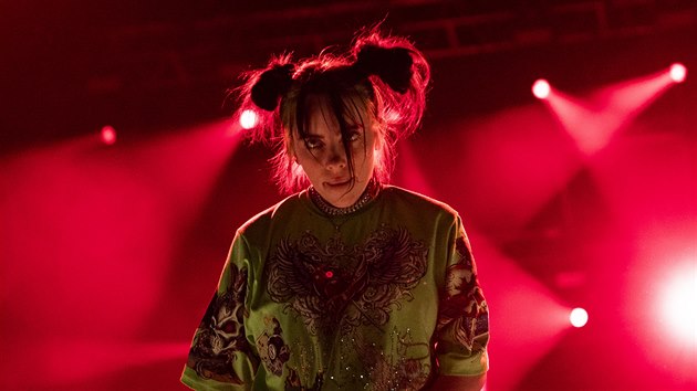 Billie Eilish se v sedmn�cti letech poda�ilo vyprodat O2 arenu. 