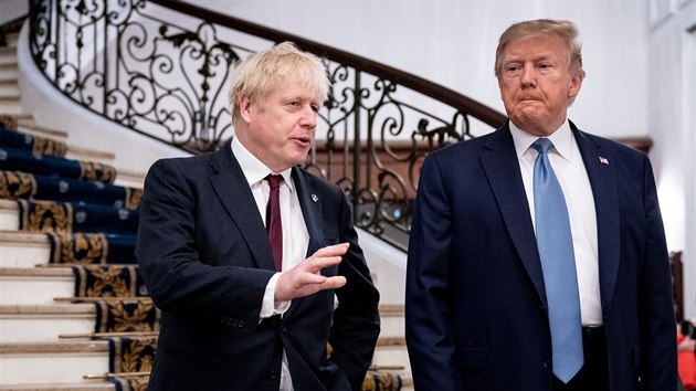 Britsk premir Boris Johnson (vlevo) a americk prezident Donald Trump na bilaterlnm jednn na summitu G7. (25. srpna 2019)