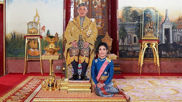 Thajský král Mahá Vatčirálongkón a oficiální královská konkubína Sinínat Vongvadžirapakdiová
