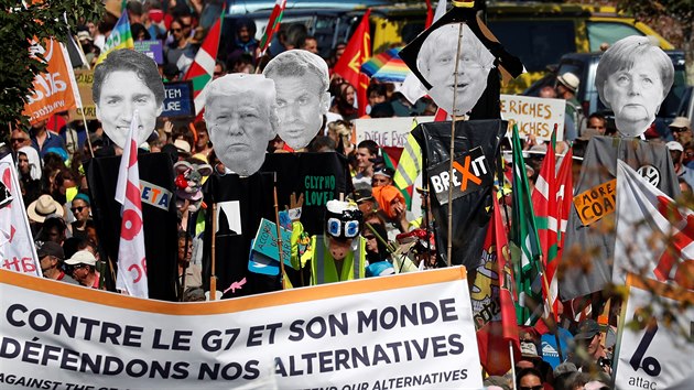 Tisce lid se v sobotu sely na protestu proti summitu skupiny vysplch svtovch ekonomik G7 ve jihofrancouzskm mst Biarritz. (24. srpna 2019)