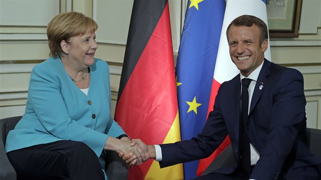 Nmeck kanclka Angela Merkelov a francouzsk prezident Emmanuel Macron na summitu skupiny vysplch svtovch ekonomik G7 ve jihofrancouzskm mst Biarritz. (24. srpna 2019)
