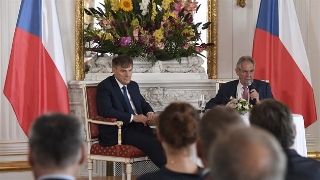Prezident Milo Zeman se spolu s editelem zahraninho odboru Kancele prezidenta republiky Rudolfem Jindrkem setkal v Praze s eskmi velvyslanci. (28. srpna 2019)