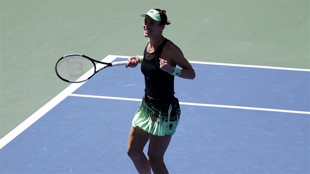 Andrea Petkovicov slav triumf v utkn s Petrou Kvitovou.