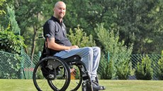 Pavel Ková z Ostrova je po úrazu u deset let upoutaný na invalidní vozík. I...