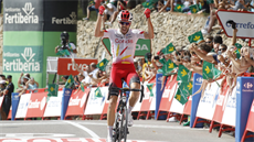 panlský cyklista Jesús Herrada slaví vítzství v 6. etap Vuelty.