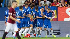 Liberetí fotbalisté se radují ze vsteleného gólu v utkání proti Spart.