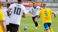 Jakuba Pl�ka (v bílém u mí�e) zastihl za�átek sezony ve st�elecké form�.