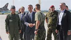 Premiér Andrej Babi a ministr obrany Lubomír Metnar ve tvrtek zavítali na...