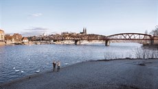 Návrh nové podoby �elezni�ního mostu, kde bude i zastávka Výto� .