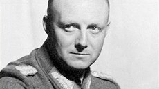 Generálmajor Henning von Tresckow, jeden z hlavních konspirátor� proti v�dci,...