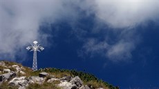 elezný kí na vrcholu Giewontu v polských Tatrách