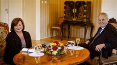 Prezident Milo Zeman pijal na zámku v Lánech ministryni financí Alenu...