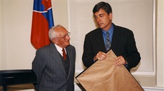 Setkání s americkým velvyslancem, který Bachnárovi roku 2002 v Bratislavě...