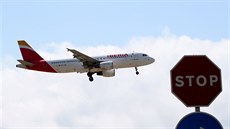 Airbus A320-200 spolenosti Iberia pi pistání v Barcelon (24. 7. 2018)