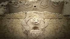 Archeologové nali na naleziti Vichama v Peru 3 800 let starý kamenný reliéf,...