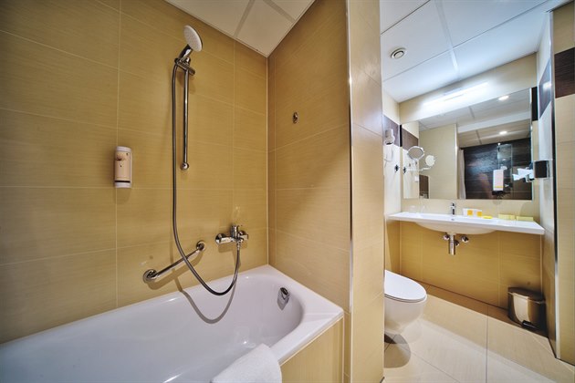 Hndá koupelna - vzorové rekonstruované pokoje v LH Thermal.