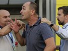 Ředitel fotbalového klubu Slovácko Petr Pojezný (uprostřed) v zápase s Mladou...