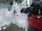 Policie v Hongkongu nasadila proti demonstrantm slzný plyn a vodní dla...
