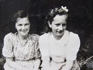 Hildegarda Zemanová, rozená Morávková (vlevo), na konci války s kamarádkou